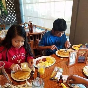 Meet your Posher, Yanis